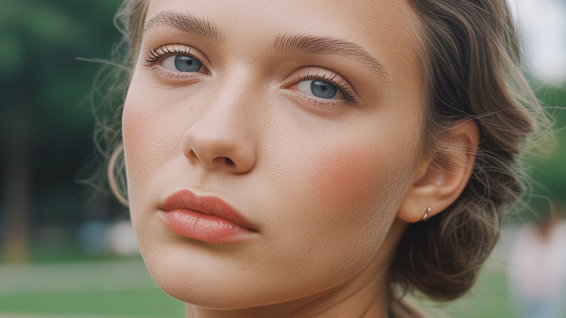 Clean Girl Makyajı Nasıl Yapılır? Doğal ve Islak Görünüm Sırları