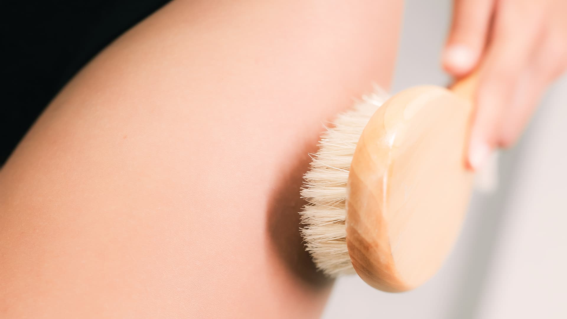 Selülit Düşmanı Kuru Fırçalama Tekniği Nedir, Adım Adım Uygulama